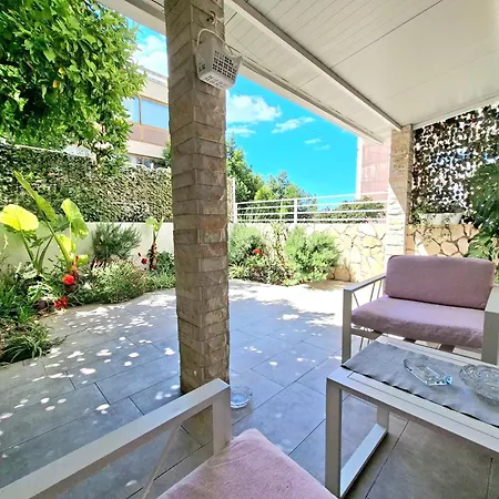 شقة Tiki With A Large Terrace